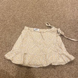 Hollister Yellow Floral SKORT Size XS